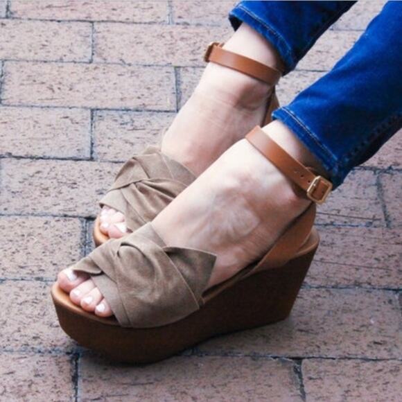 Seychelles Deep Breath Taupe Suede Wedge - Picture 1 of 7